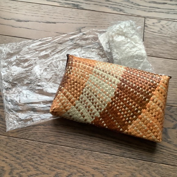 NWOT Cute purse (can be a clutch or shoulder) - Picture 2 of 5